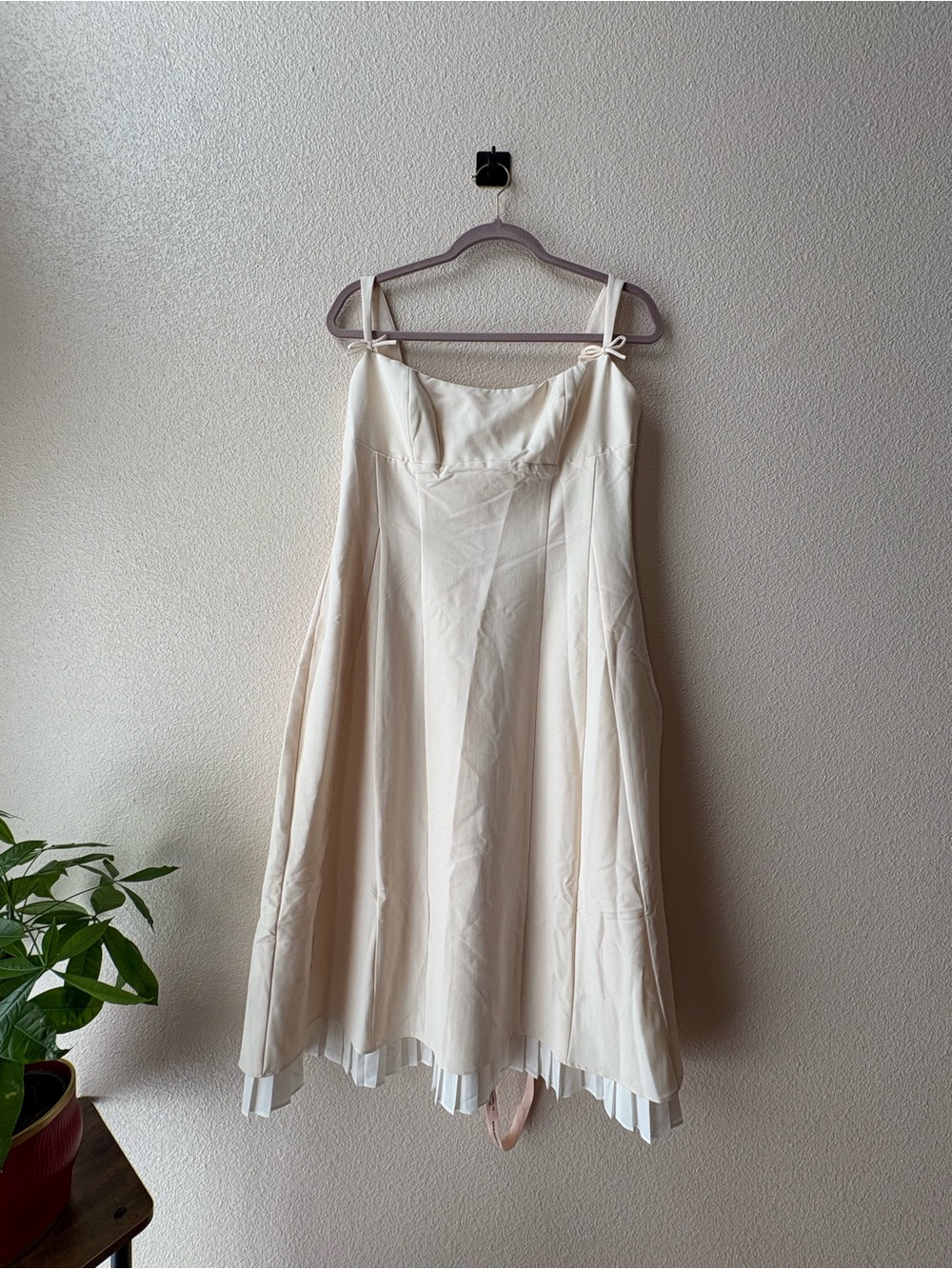 Oh Polly Isadora Bow-detailed pleaded A-line Midi Dress in Ivory - Picture 6 of 7